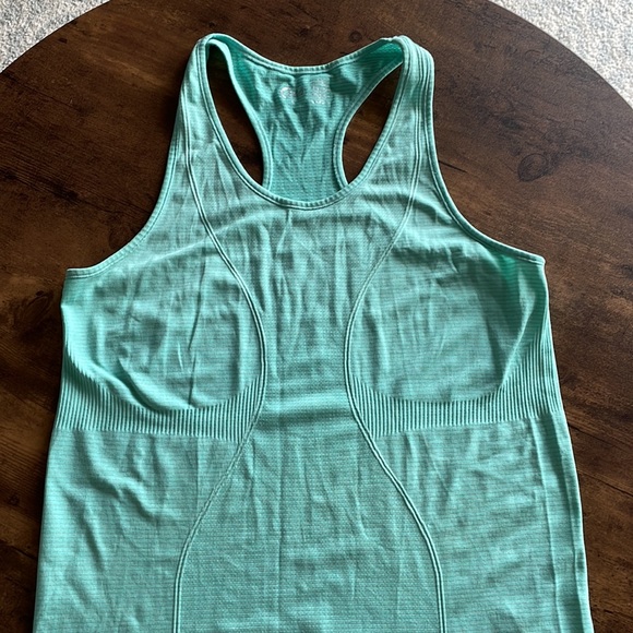 Zyia Chargered sculpted tank top. Size large. - Picture 2 of 2